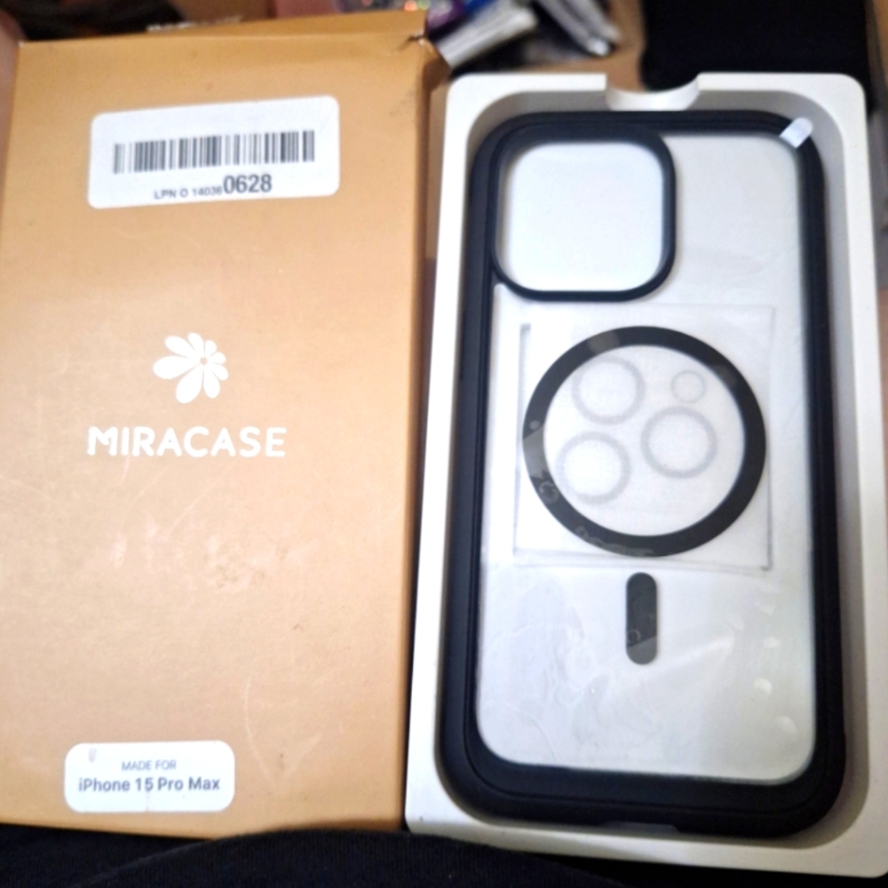 2 Iphone 15 pro max clear glitter & clear black phone cases. Covers whole phone.